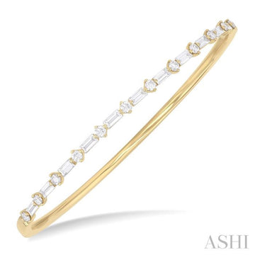 1 1/4 Ctw Baguette and Round Cut Diamond Fashion Bangle in 14K Yellow Gold